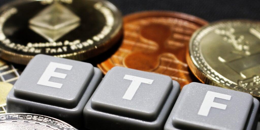 Encrypting Leaders Urge SEC to Revamp ETF Policy in Light of Solana and XRP Backlog